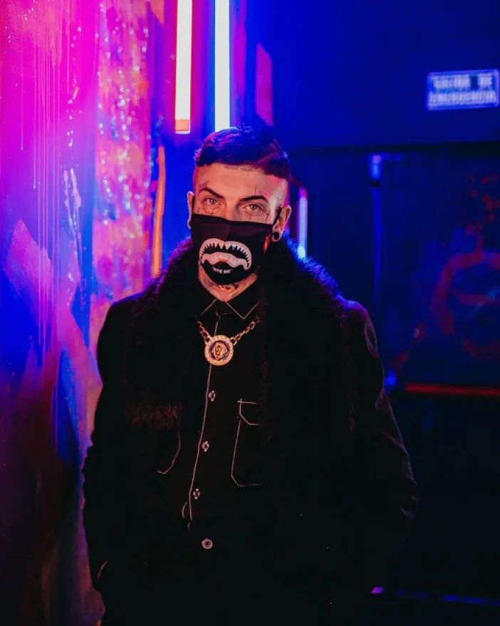 BITE ME SHARK (BLK) POLYESTER FACE MASK>SPRAYGROUND