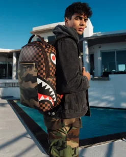 EXTERIOR GOLD ZIP POCKET SHARKS IN PARIS BACKPACK (DLXV)><noscript><img width=