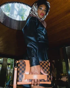 HENNY AIR TO THE THRONE CROSSOVER CLUTCH>SPRAYGROUND New