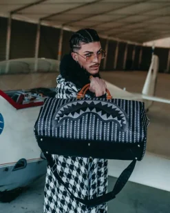 ILLUCHAINS DUFFLE><noscript><img width=