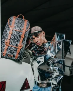 ILLUCHAINS HILLS BACKPACK><noscript><img width=