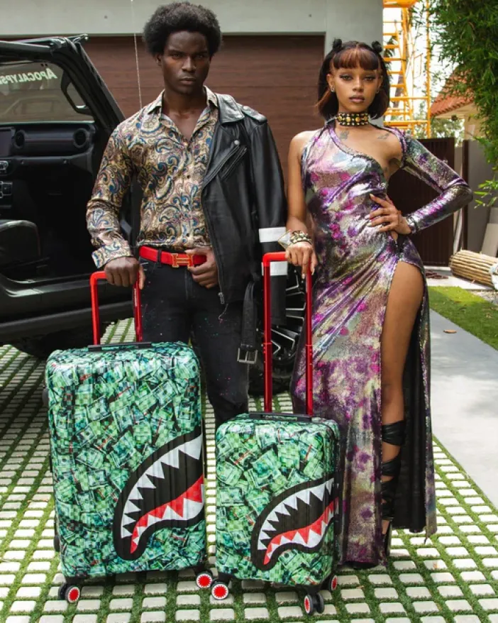 MAMA I MADE IT SHARKITECTURE HARDSHELL FULL-SIZE LUGGAGE>SPRAYGROUND New