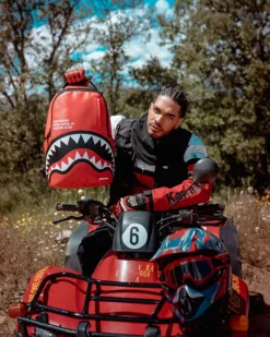 SHARK CENTRAL (RED) (DLXV)>SPRAYGROUND New