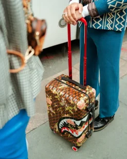 SHARKFLOWER 21.5u201d CARRY-ON SHARKNAUTICS LUGGAGE><noscript><img width=