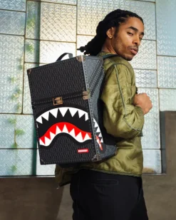 SPRAYGATTI REVV CHATURANGA SHARK 1900 BACKPACK><noscript><img width=